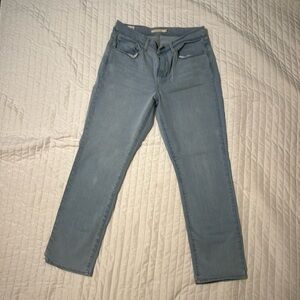 Women’s classic straight Levi’s size 10